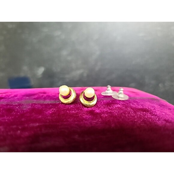 Faux Pearl Gold Tone Metal Stud Earrings Vintage - Picture 9 of 10